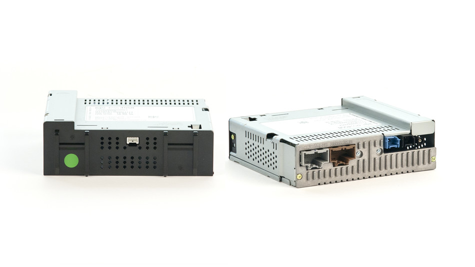 GM IOB radio receiver for 7 inch MyLink and IntelliLink, front and rear views showing the connectors